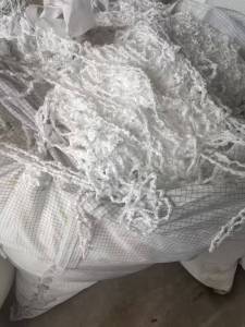 长期出售涤纶水丝，涤纶废丝，现货三吨多