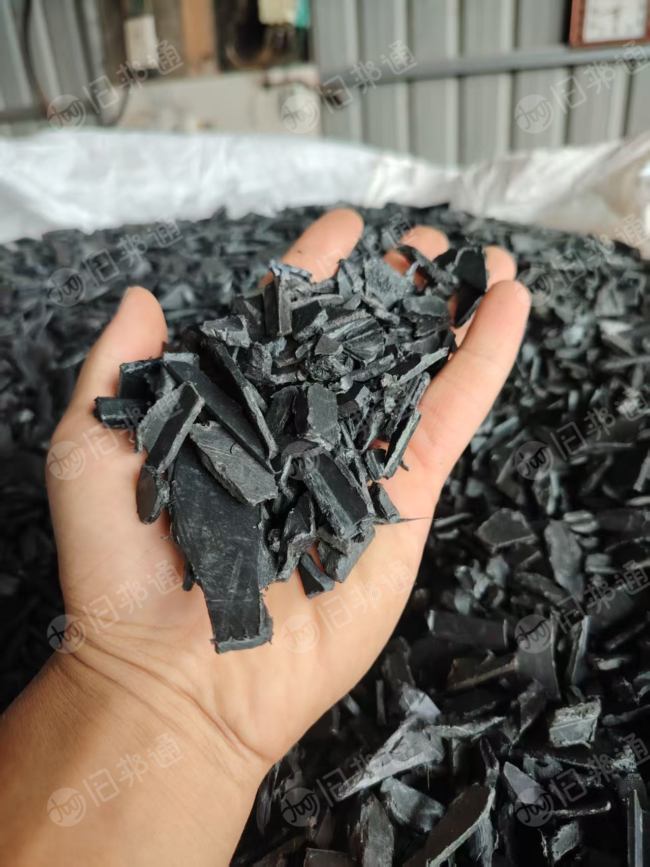 出售黑色PP托盘破碎料，韩国进口托盘破碎料，现货18吨，长期有货
