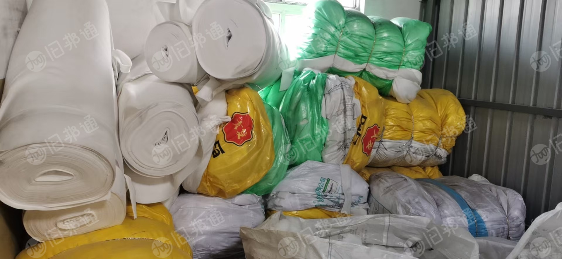 厂家长期出售涤纶针刺无纺布边角料，做鞋材或者过滤布下来的，部分有少量胶，月供2吨左右