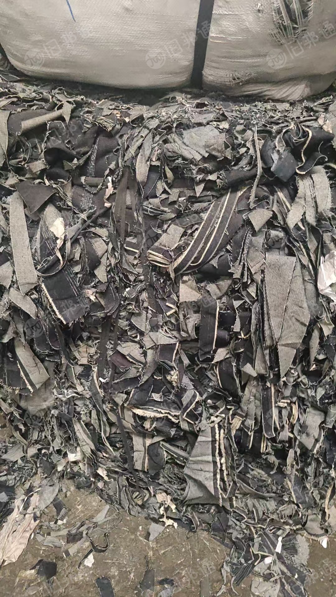 长期出售服装下脚料，牛仔废布，85棉的棉含量没测过，95棉的棉含量在80左右，月供几百吨