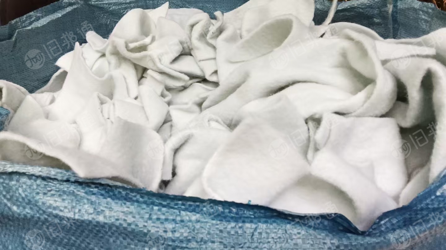 长期出售丝棉下脚料，做棉衣下来的，现货有3吨多，后面可以出10多吨