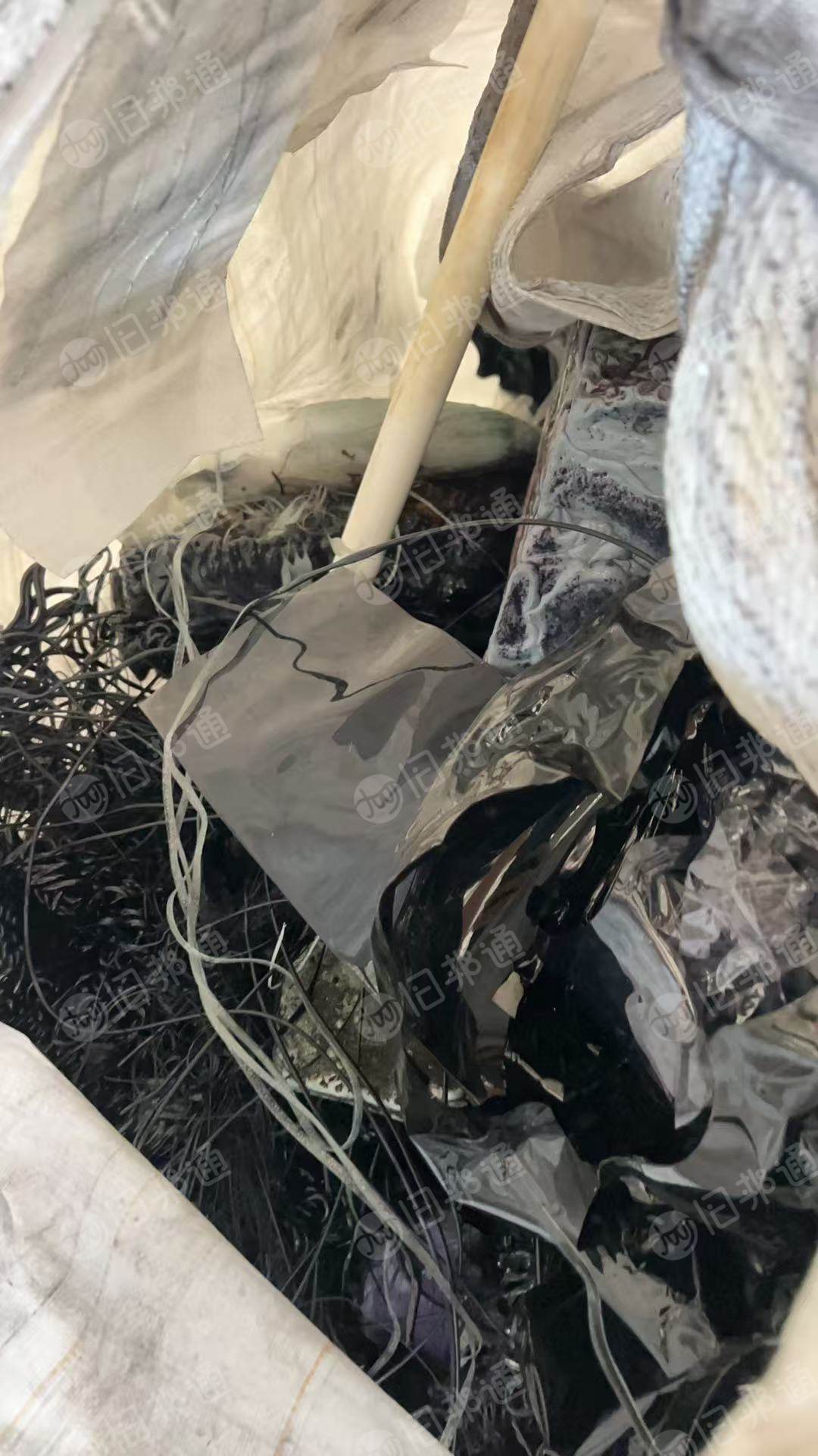 出售有粘度的PET块料，粘了母粒，可做化工油漆用