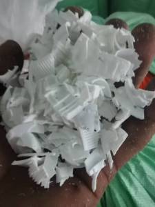 出售PE瓶盖破碎料，白色，和绿色，现货十来吨