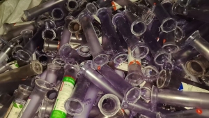 出售PC管子破碎料，医疗厂废塑