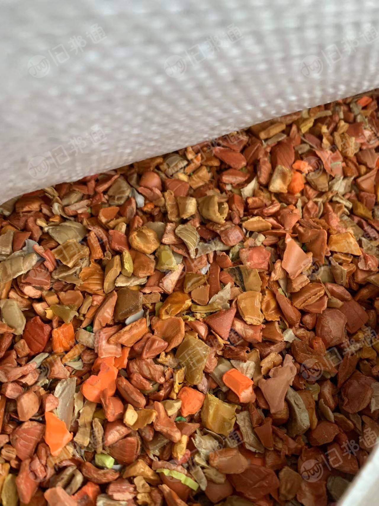 出售PC纱线管破碎料，冲击6-7个，杂色的也有，月供100吨