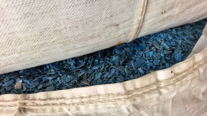 出售PE钢卷外包装皮破碎料