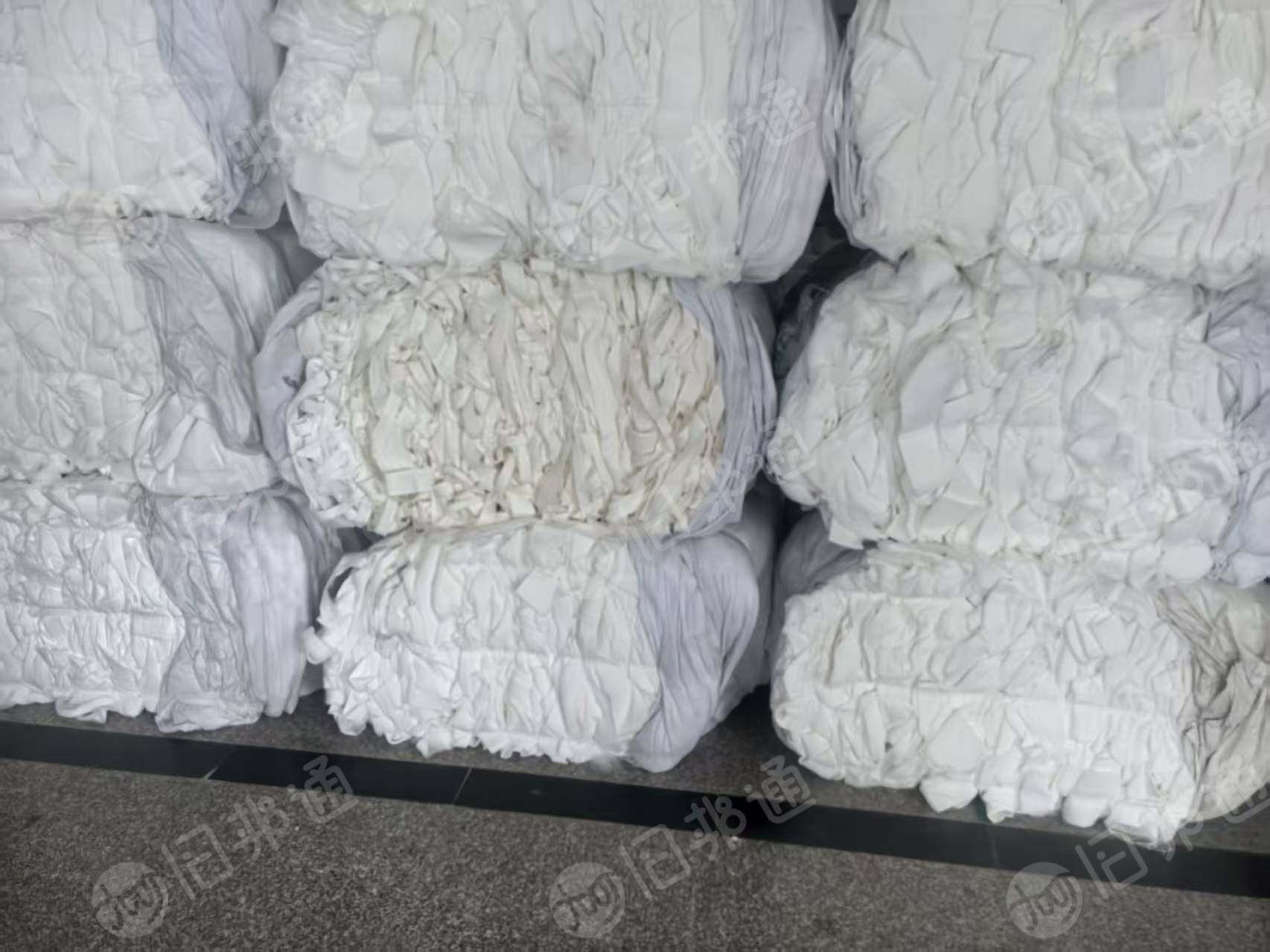 长期出售PA复合PE无纺布，有白色和黑色，白色比较多，造粒用，现货100多吨，货在江苏南通