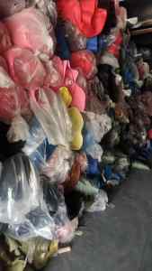 出售杂色的涤纶库存布，涤纶布料，现货20吨