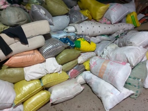 长期出售旧衣服农村货，旧衣服统货，现货50吨