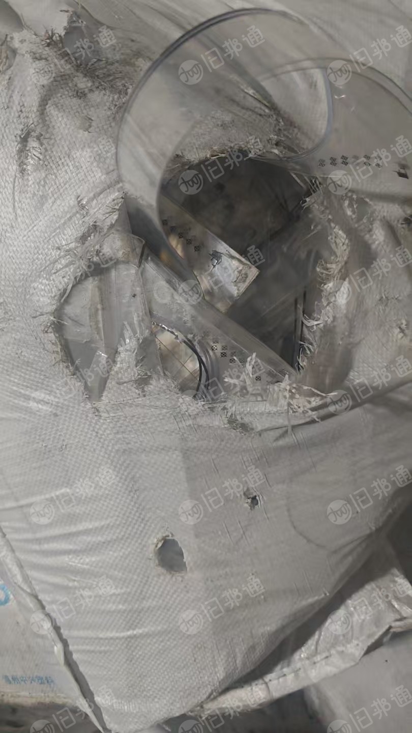 出售PC薄片，仪表盘上下来的，上面有一层pe膜，现货10吨