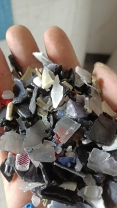 长期出售电镀厂abs/pc汽车保险杠合金破碎料,含少量硅胶,24度盐水上浮的