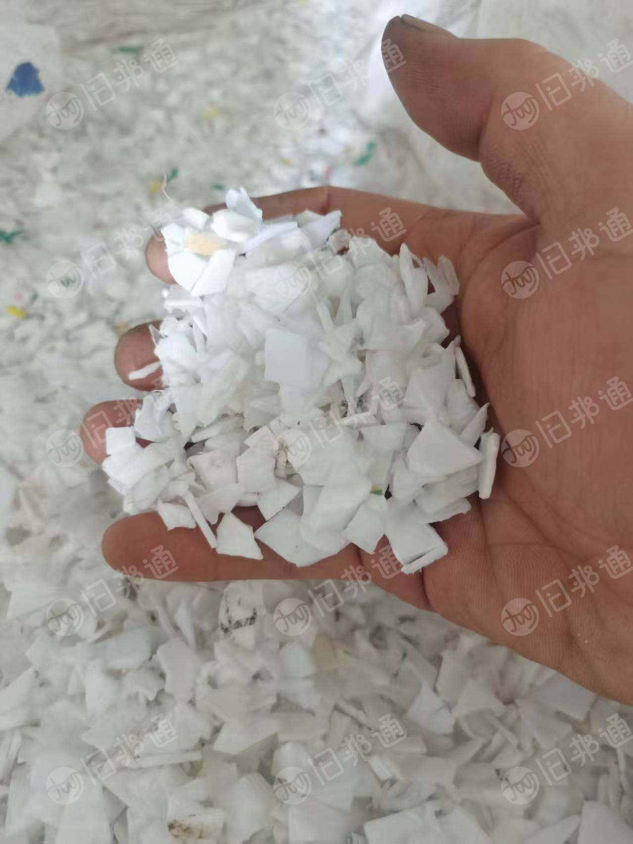 出售白丙破碎料，没有黑点，现货十几吨，够九米六一车