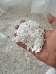 出售白丙破碎料，没有黑点，现货十几吨，够九米六一车