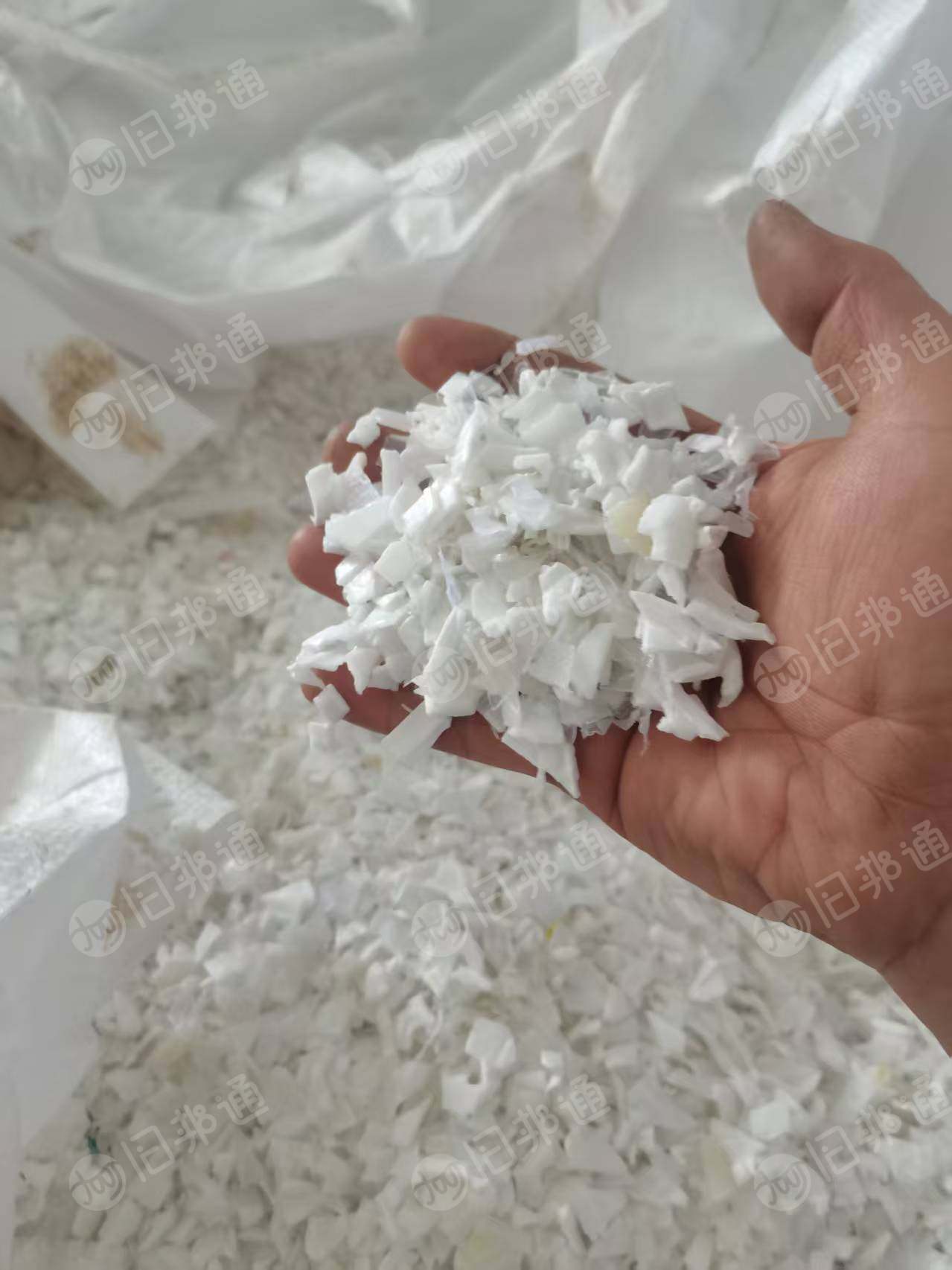 出售白丙破碎料，没有黑点，现货十几吨，够九米六一车