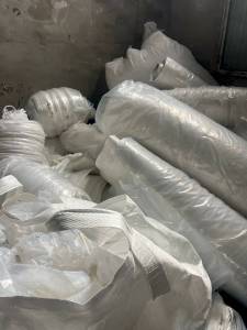 出售高压卷筒膜废料，现货六米八一车