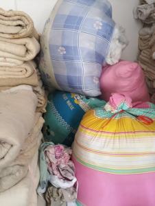 长期出售旧棉被，化纤棉被，现货1吨多，货在广西来宾