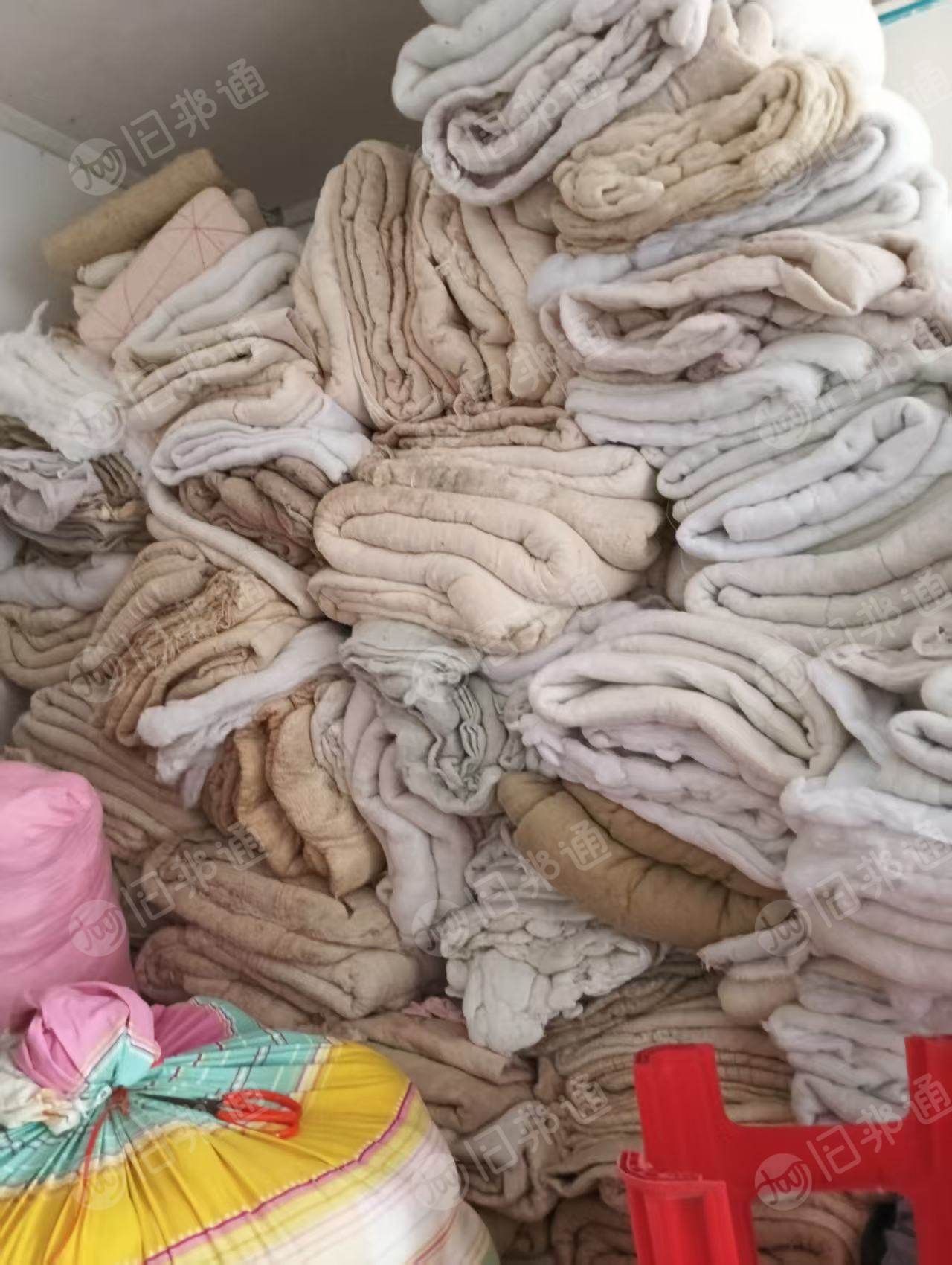 长期出售旧棉被，化纤棉被，现货1吨多，货在广西来宾