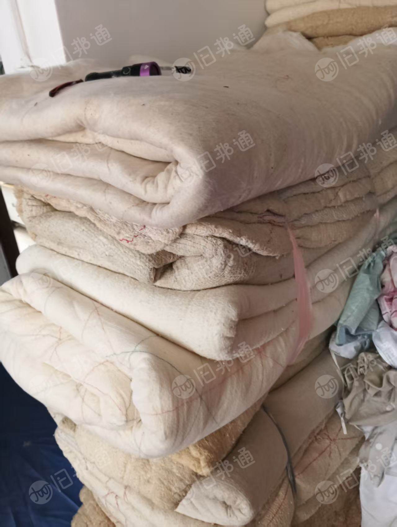 长期出售旧棉被，化纤棉被，现货1吨多，货在广西来宾