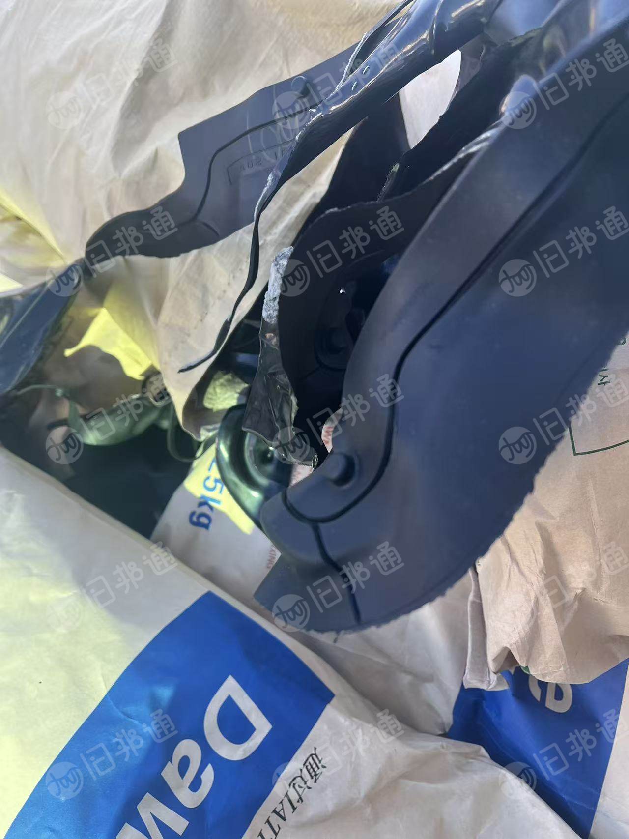 长期出售软质pvc边角料，软质pvc汽车内饰边角料，现货够6.8一车