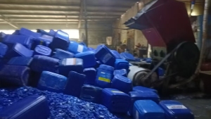 长期出售蓝桶破碎料，清洗甩干过风选，可直接上机