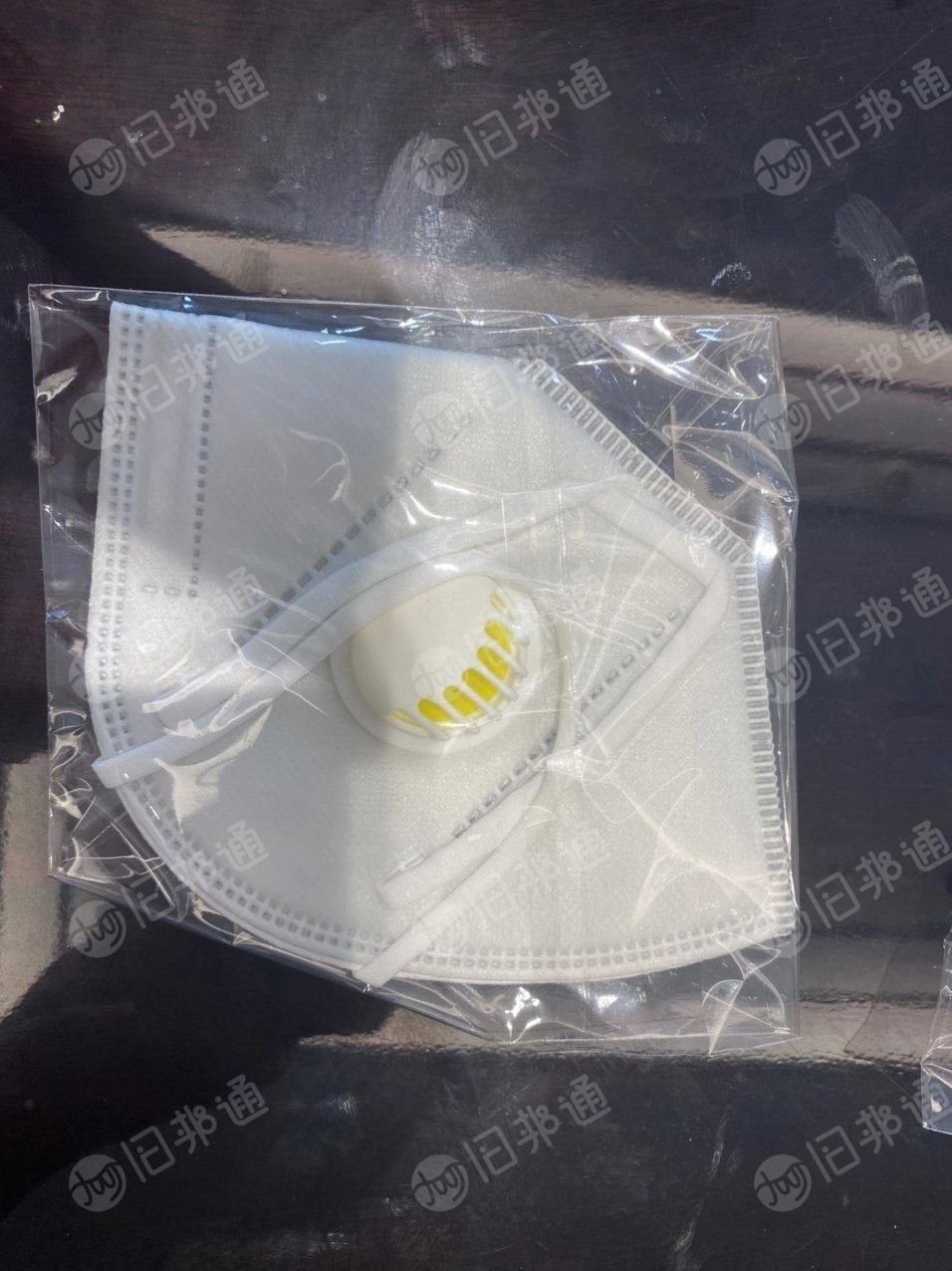 长期收购各种口罩库存，无纺布、熔喷布、耳带、机器设备、隔离衣、防护服！