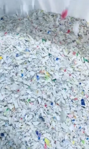 出售白涂料桶破碎料，现货14吨