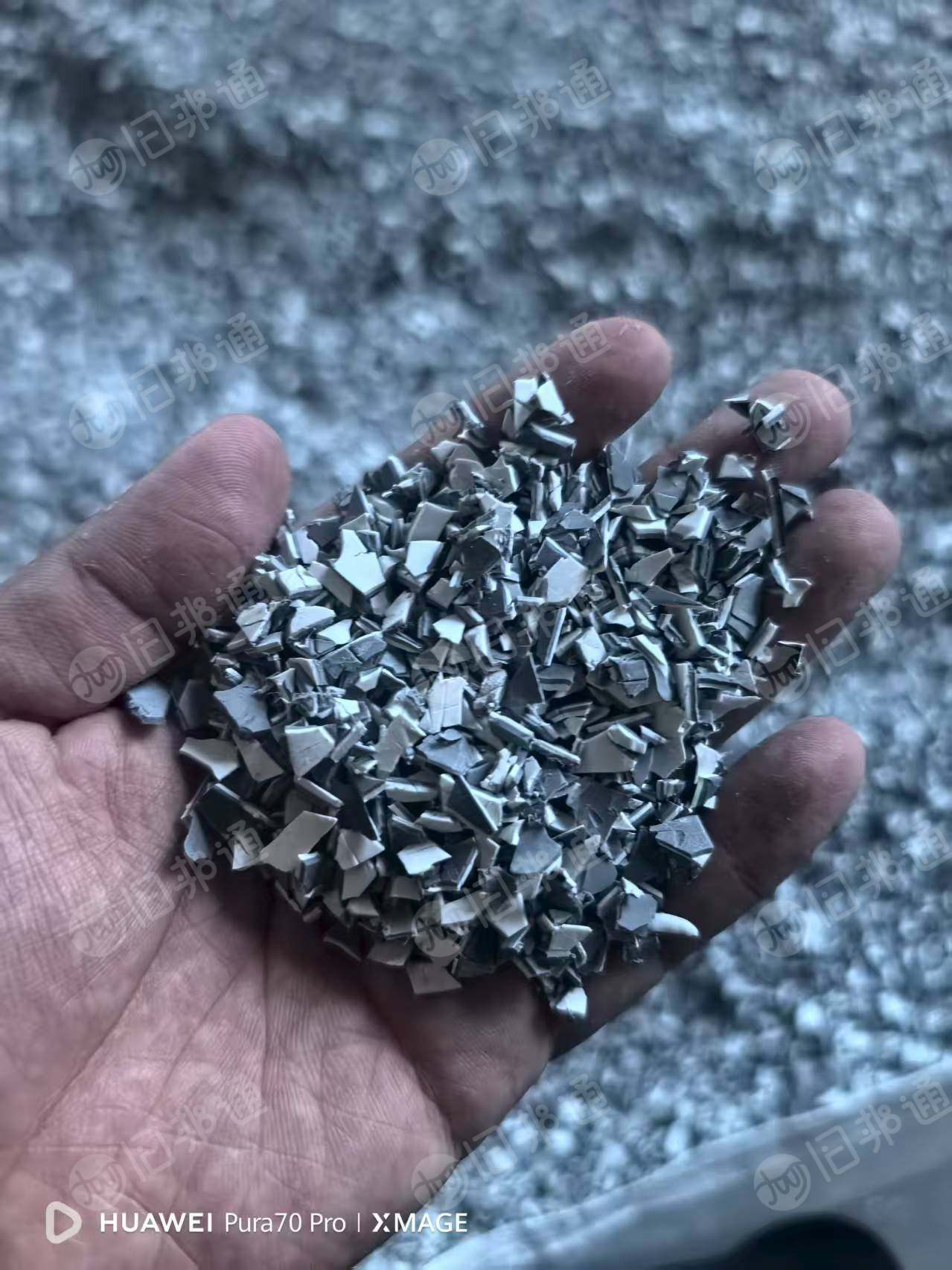 大量出售PVC防水卷材破碎料