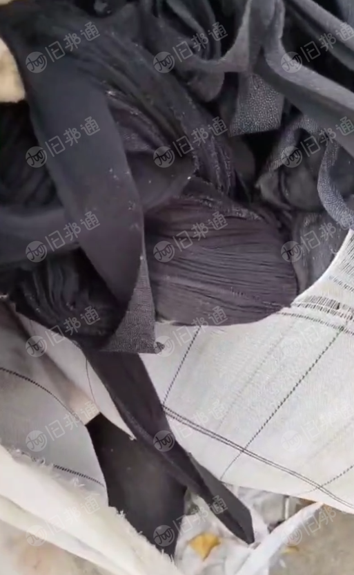 长期出售衬布厂下来的涤纶废布，有白色跟黑色两种，黑色现货6.8米一车