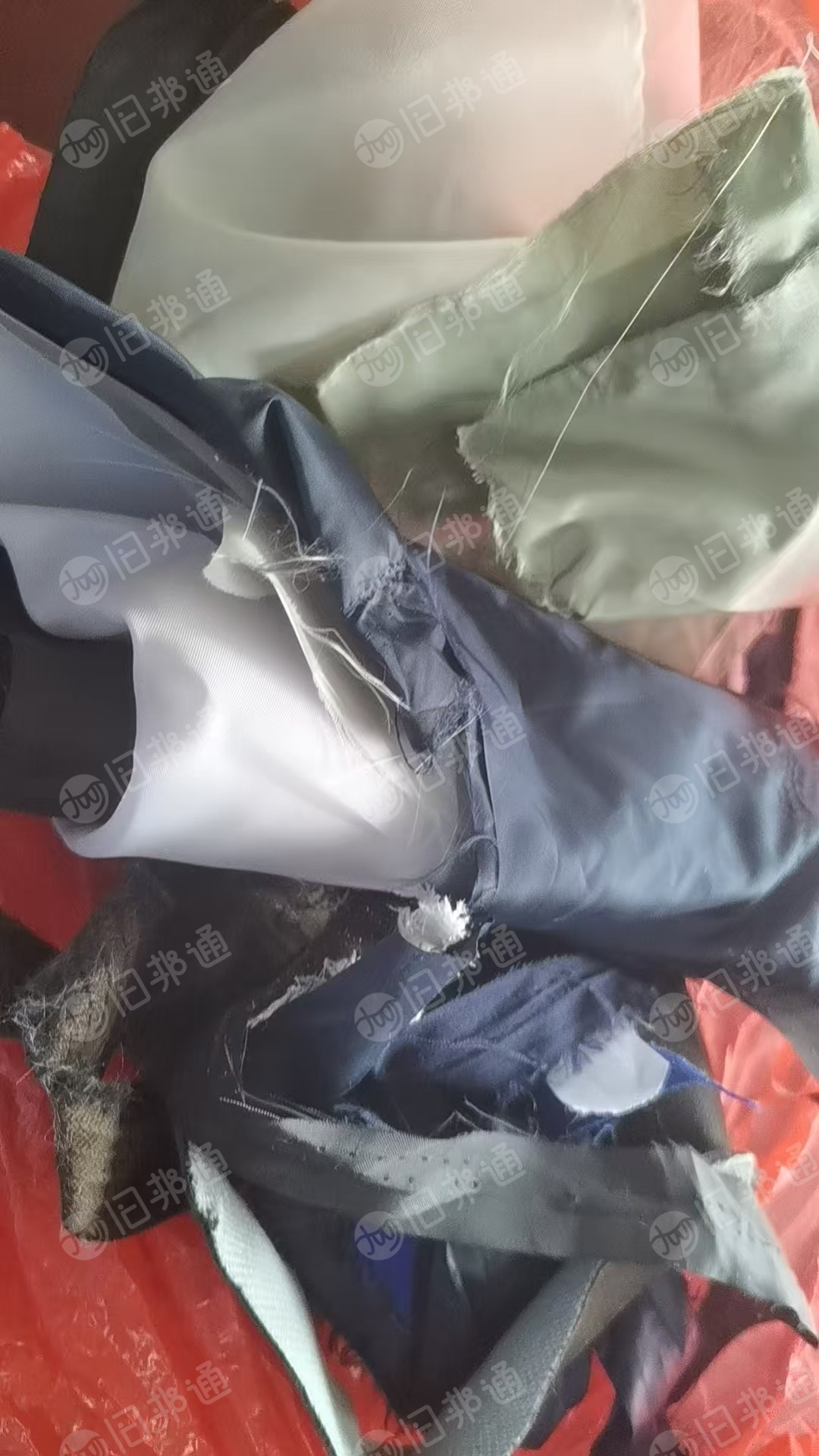 长期出售服装厂下来的废布统货，涤纶废布，纯棉废布，氨纶废布，各种边角料，大部分化纤的，月供20吨