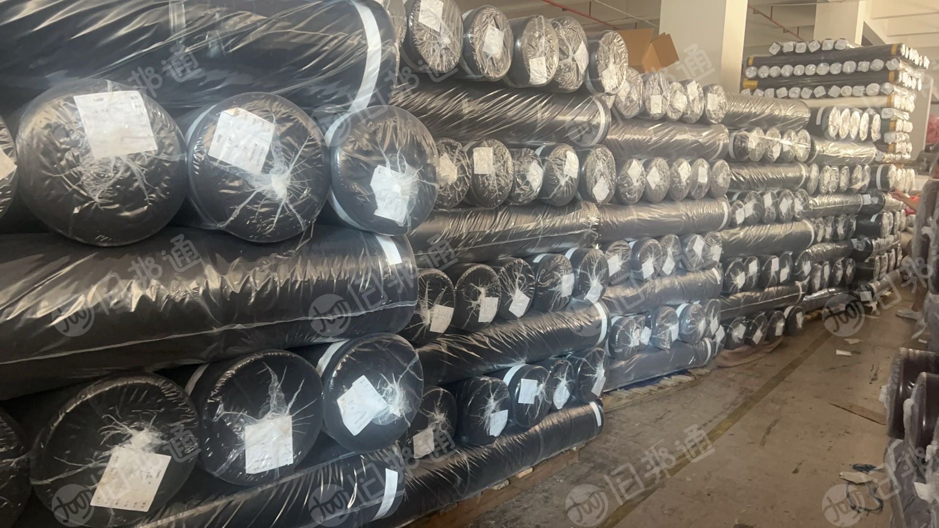长期出售四面弹，全涤100 D，75 D双层．220克一260克罗缎