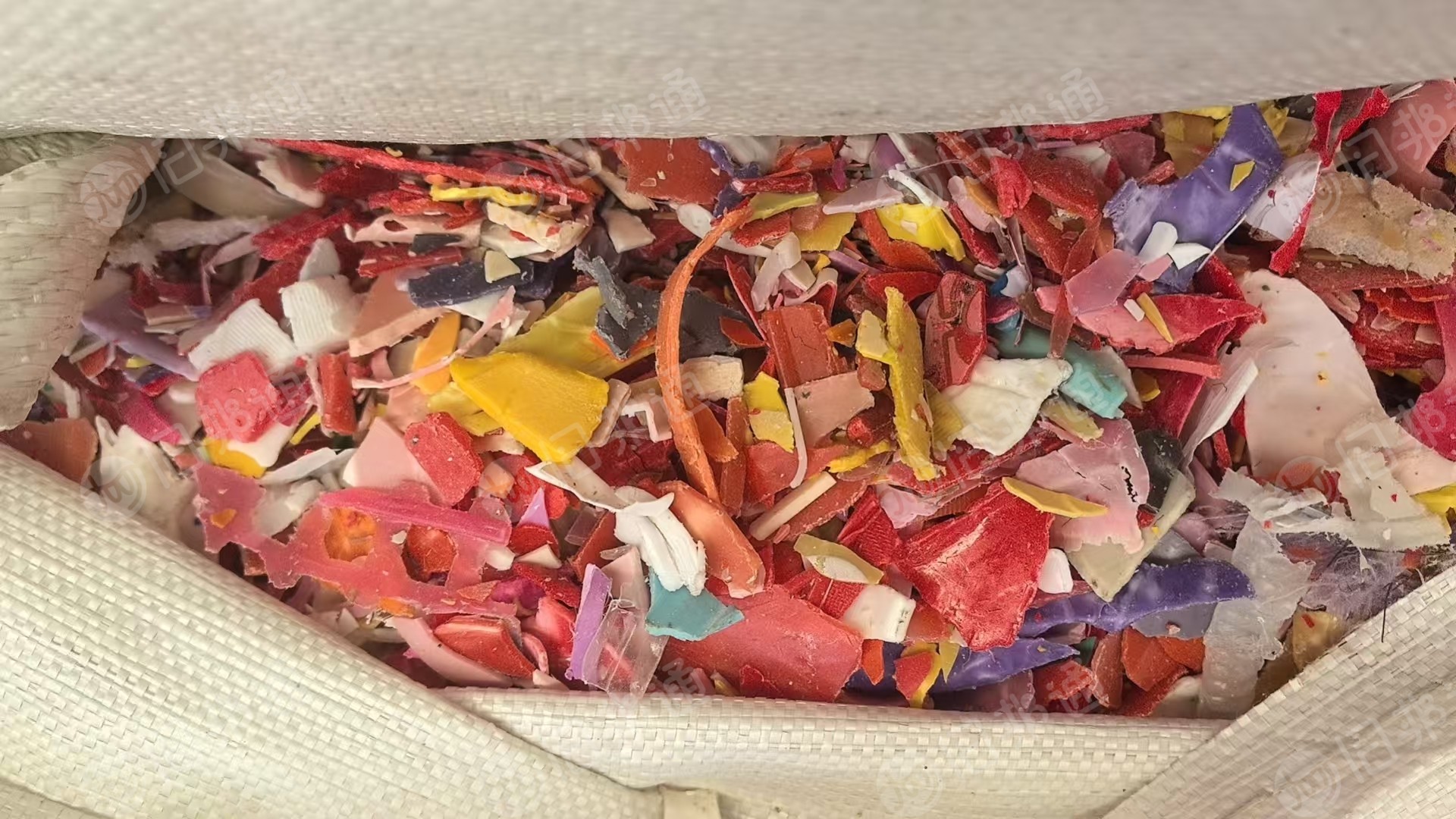 出售全漂红蓝丙破碎料，过风选