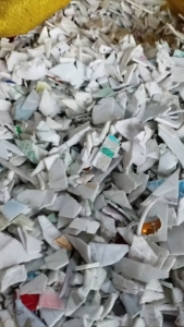 长期出售白色涂料桶破碎料