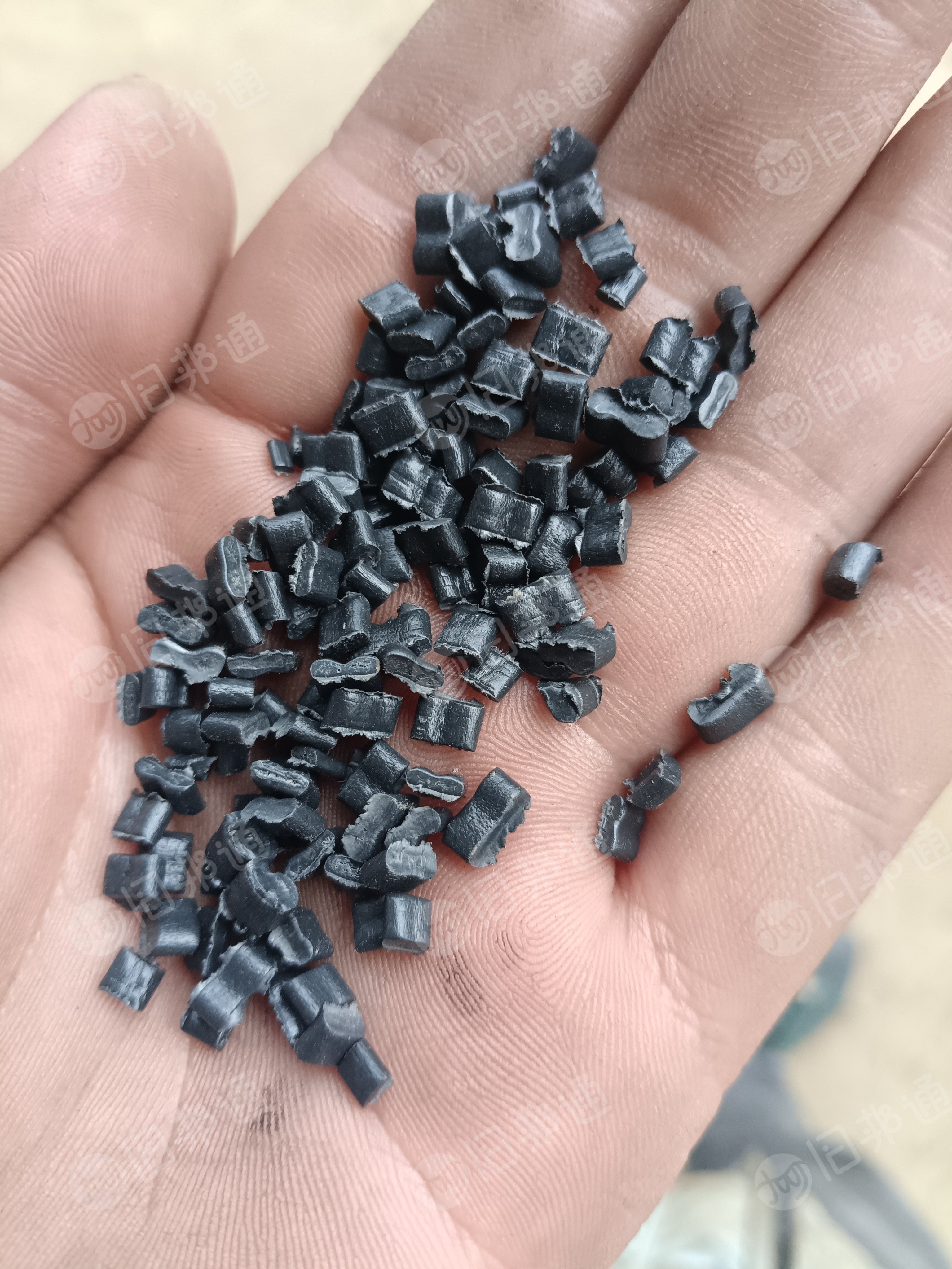 出售PE大棚膜杂膜颗粒，60目6片