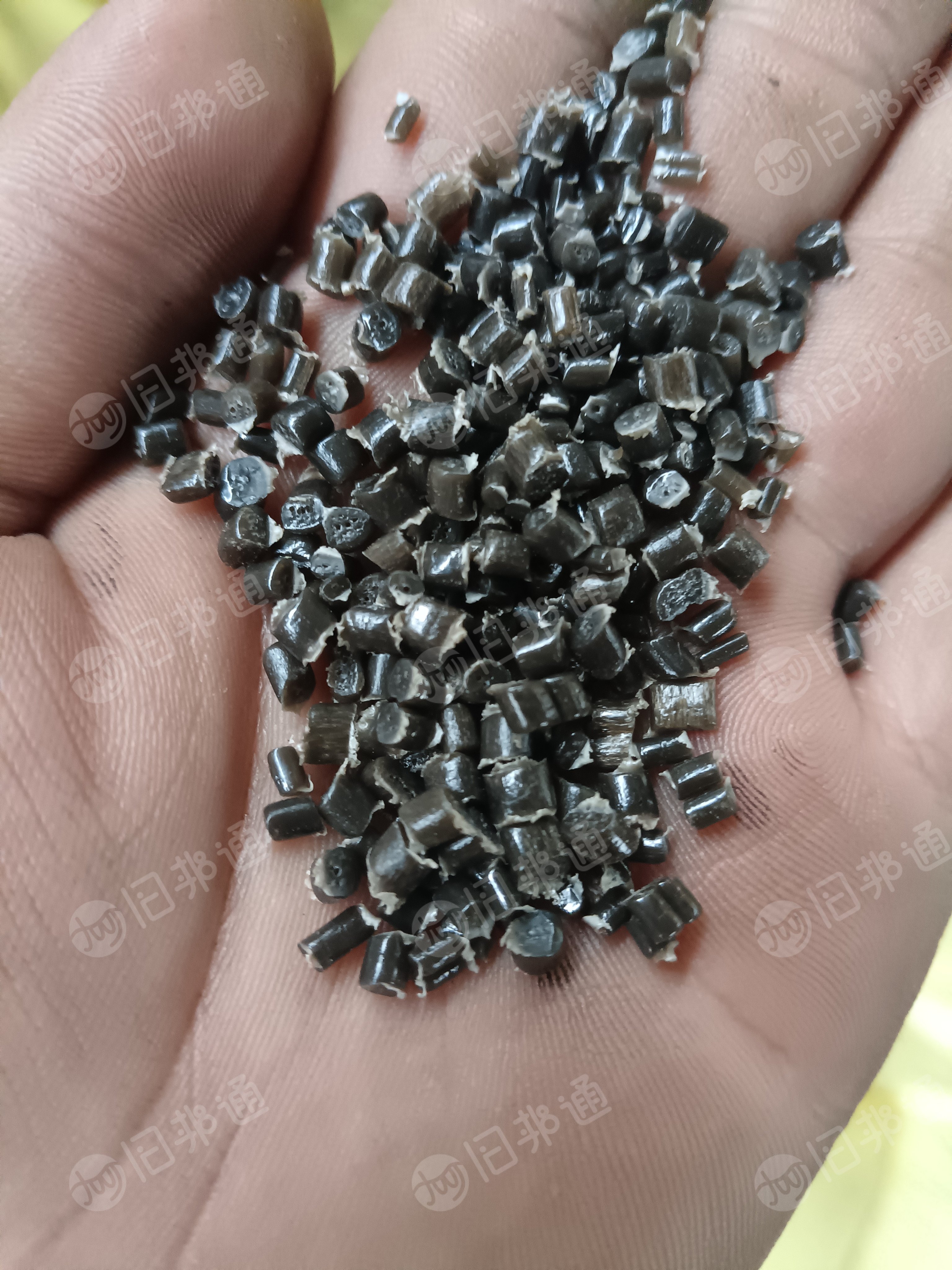 出售PE大棚膜杂膜颗粒，60目6片