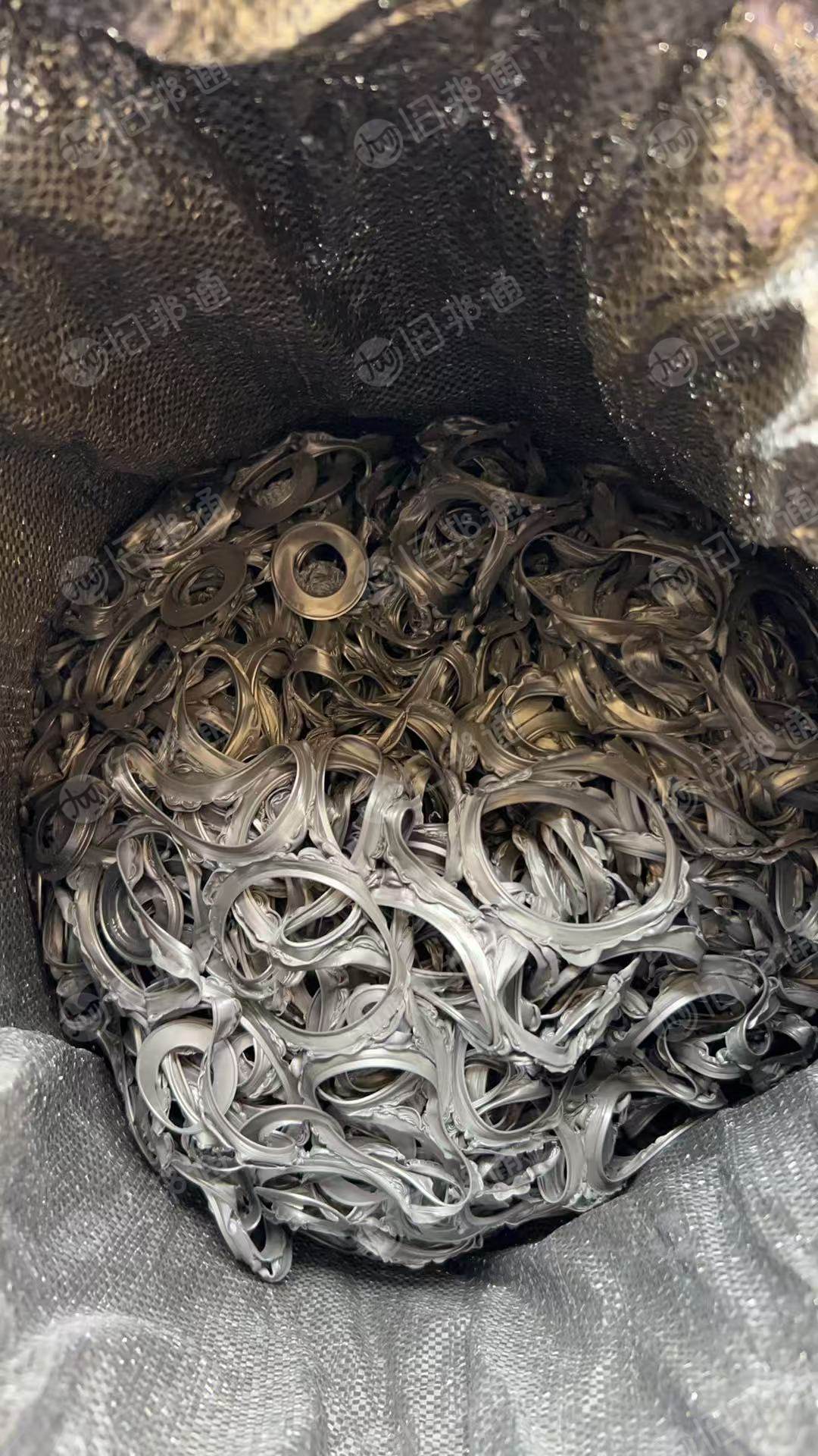 出售氟橡胶边角料，有黑色和棕色两种