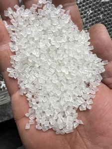 出售高透餐盒颗粒，过100目，冷洗餐盒破碎料做的