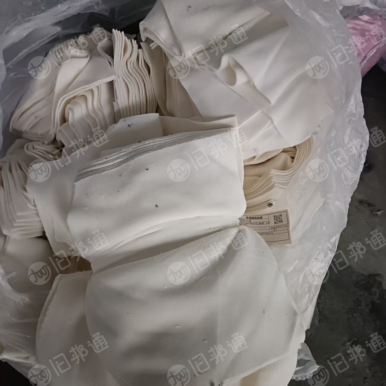 长期出售服装厂下来的棉布，涤棉废布，氨纶废布，不同颜色材质都已分拣好