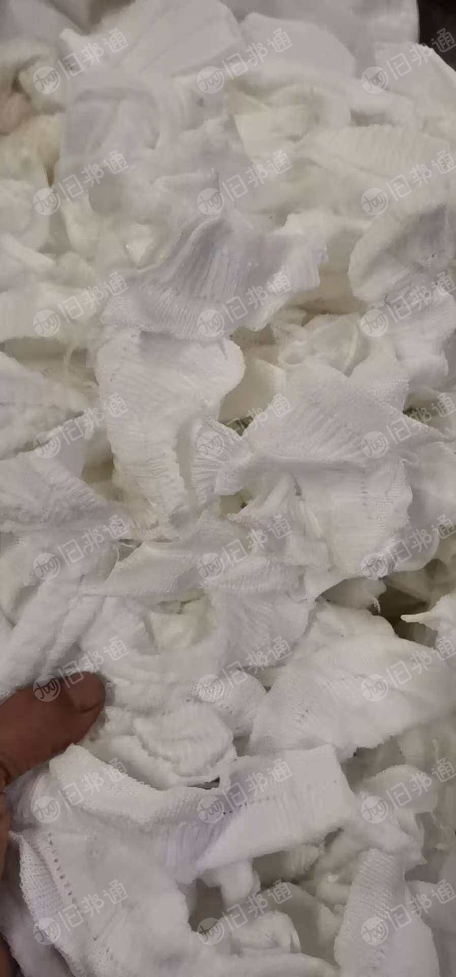 长期出售白色的涤纶毛衣片，毛衣片下脚料，现货一柜