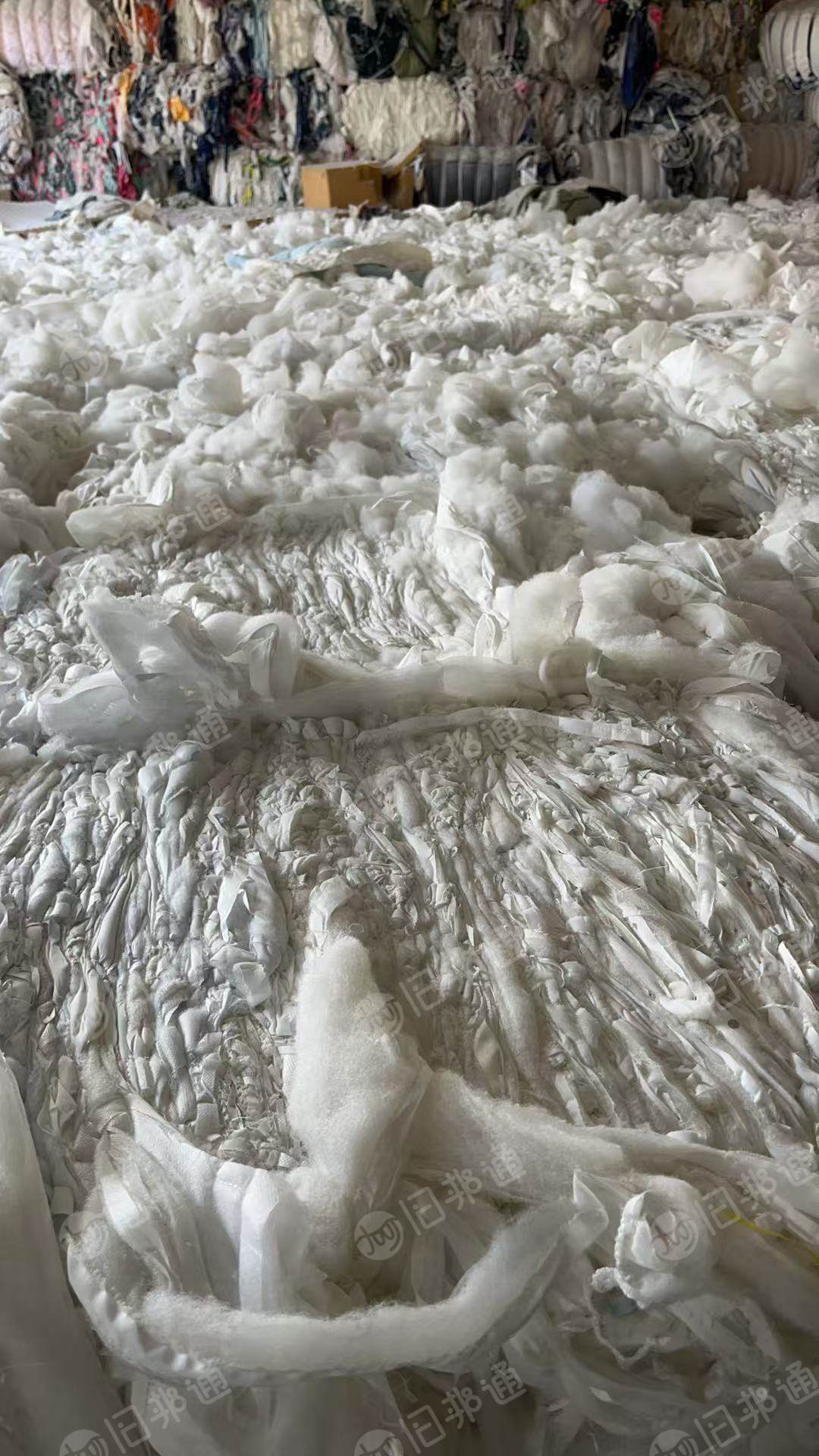 长期出售带一层布的丝棉下脚料，丝棉边角料，现货100吨