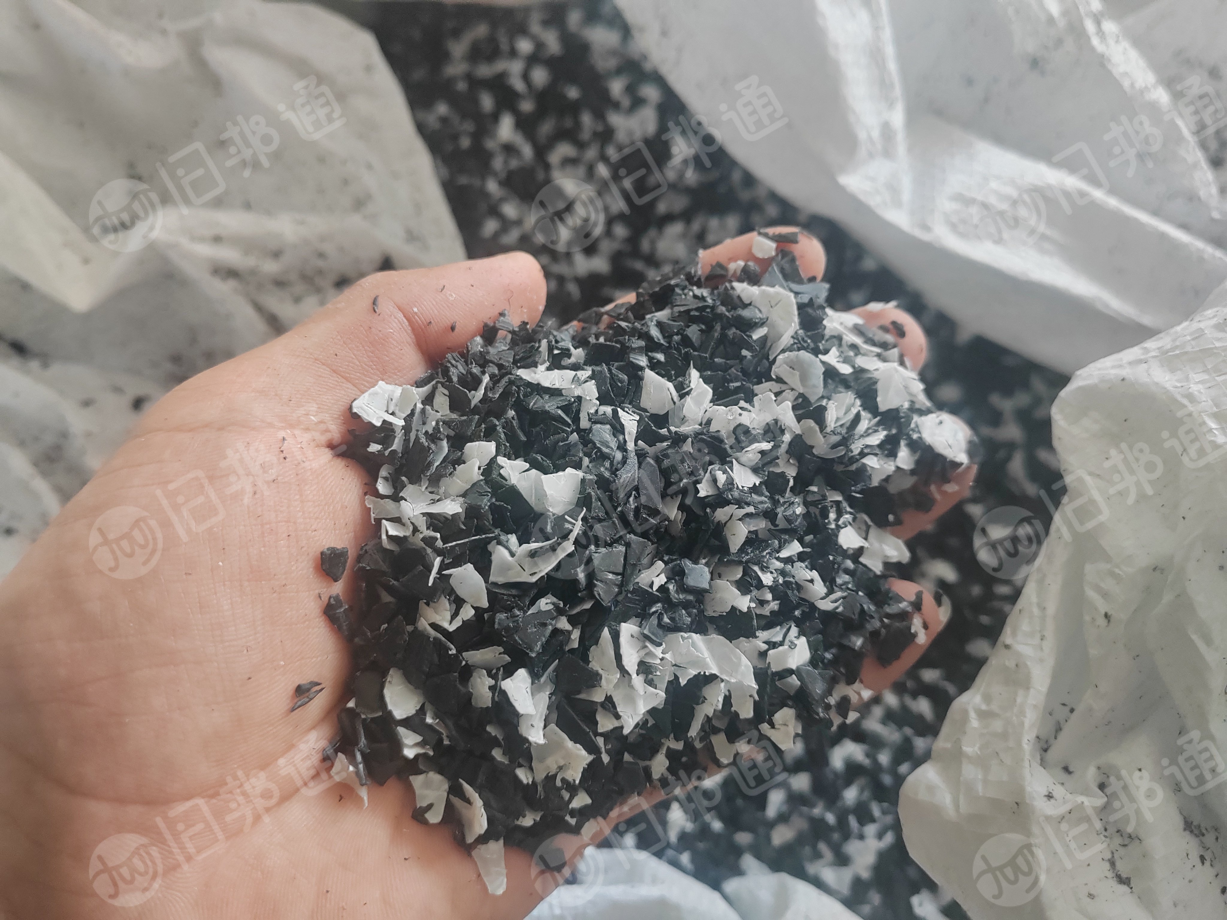 出售黑色PP吸塑餐盒破碎料