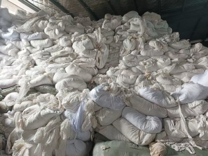 长期出售白色开花料,白色废布,白布,现货有100吨左右,货在江苏苏州