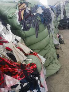 长期大量收购氨纶布碎，涤纶废布，氨纶废布