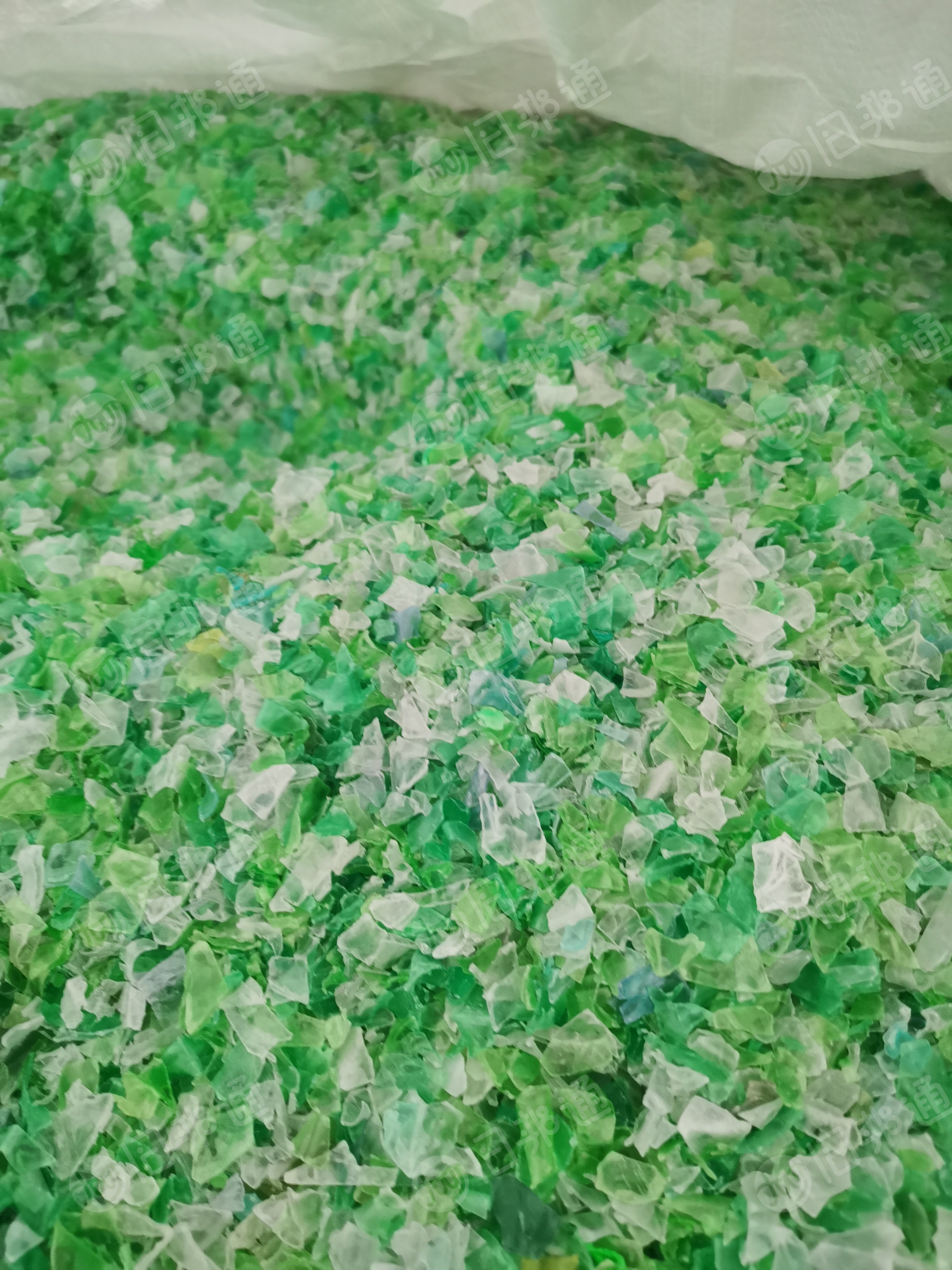 出售PET瓶片，以冷洗为主，蓝白瓶片，绿瓶片等