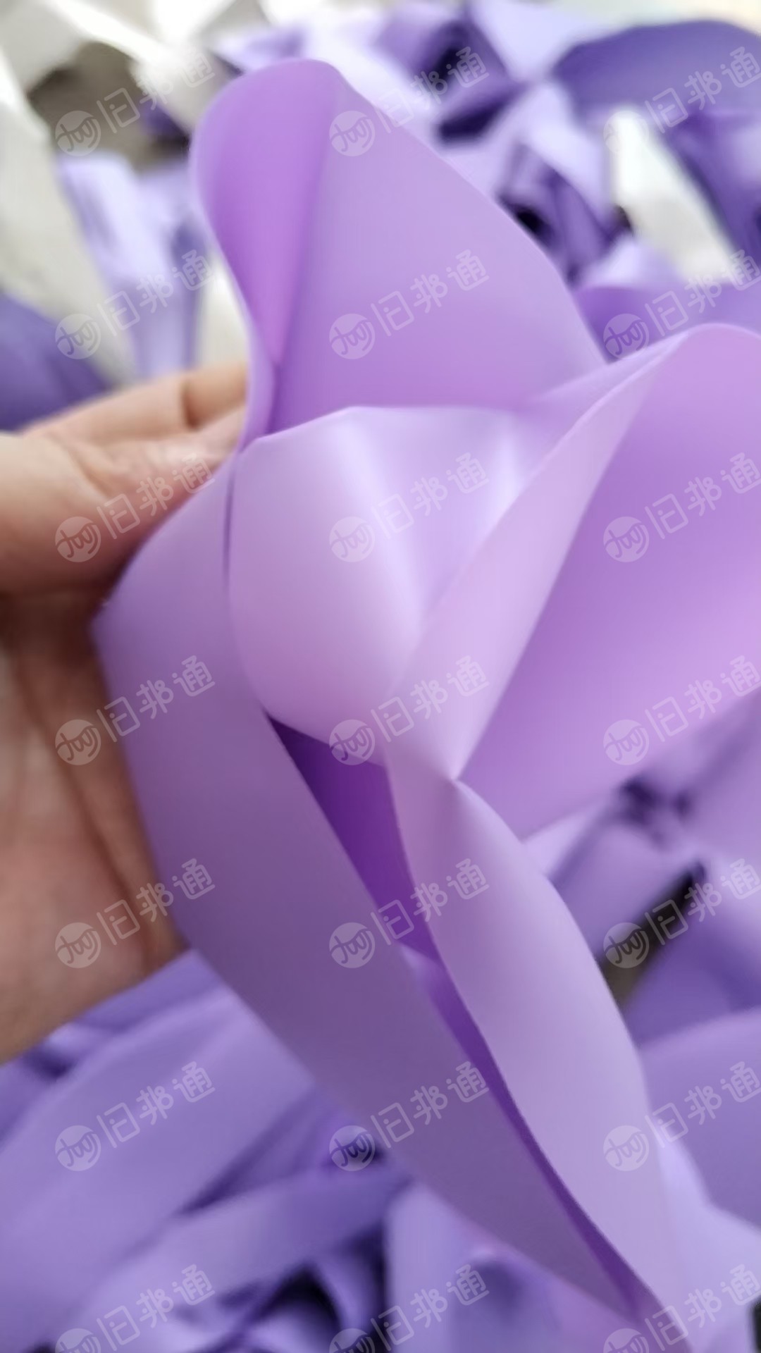 厂家出售EVA雨衣边料，颜色多样