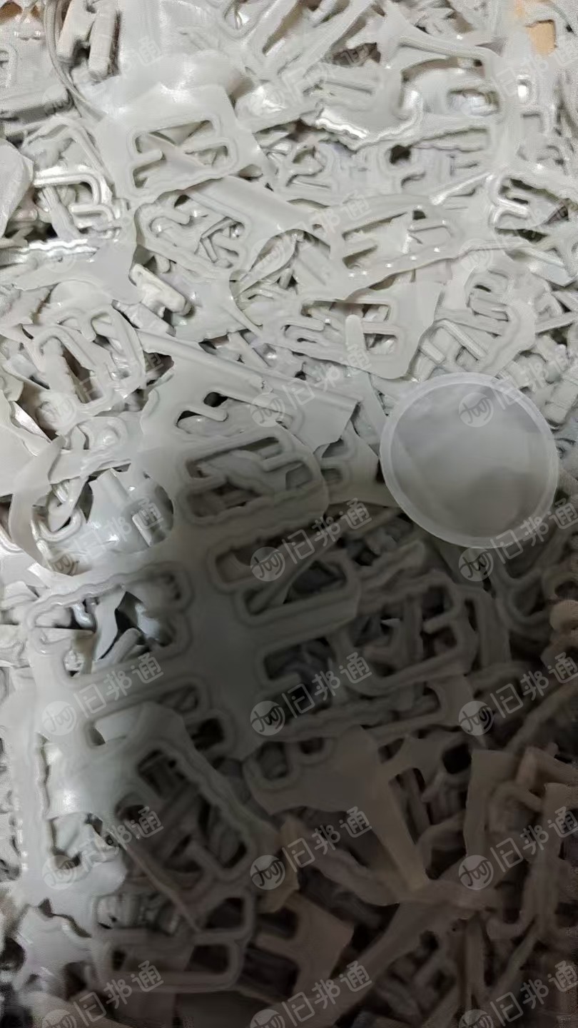 长期出售密封件下来的天然橡胶边角料和硅胶