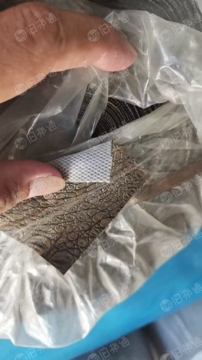 出售一等品库存pvc皮革，pu皮革，里面90%的pvc，10%左右的pu皮革，厚度0.8，现货8吨多