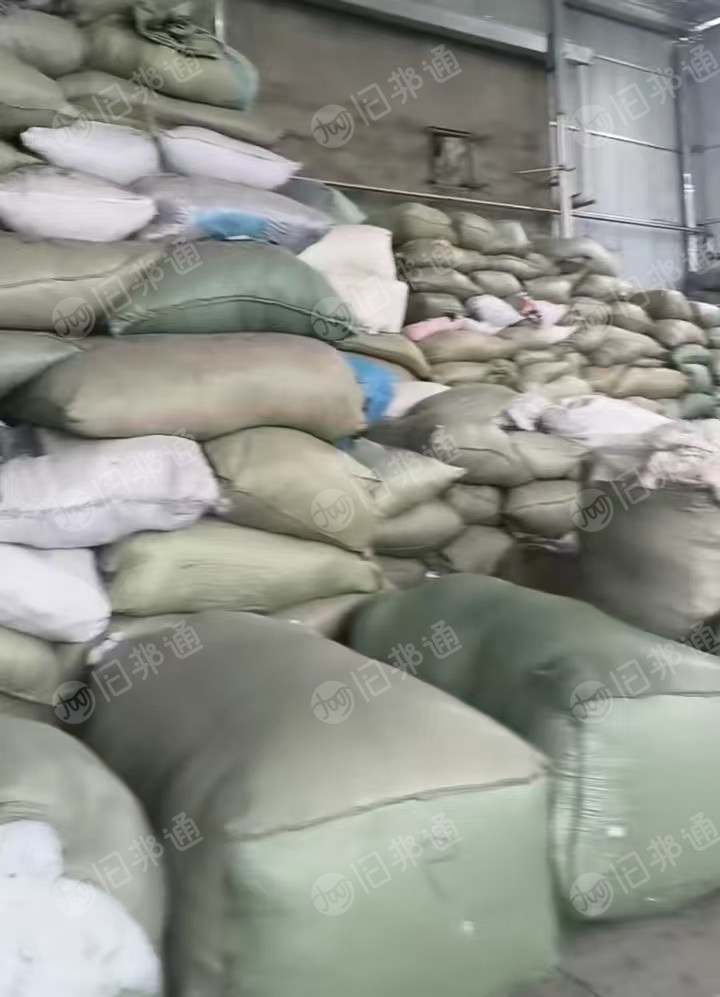 长期出售涤纶废布，涤纶造粒布，涤纶碎布，月供几十吨，货在四川成都