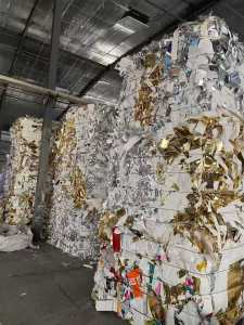 出售带膜的金银卡边角料