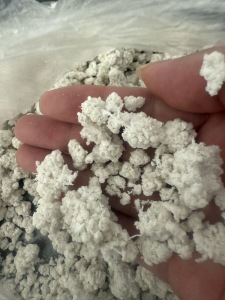 长期出售涤纶水丝泡料，PET泡料，每个月有50吨