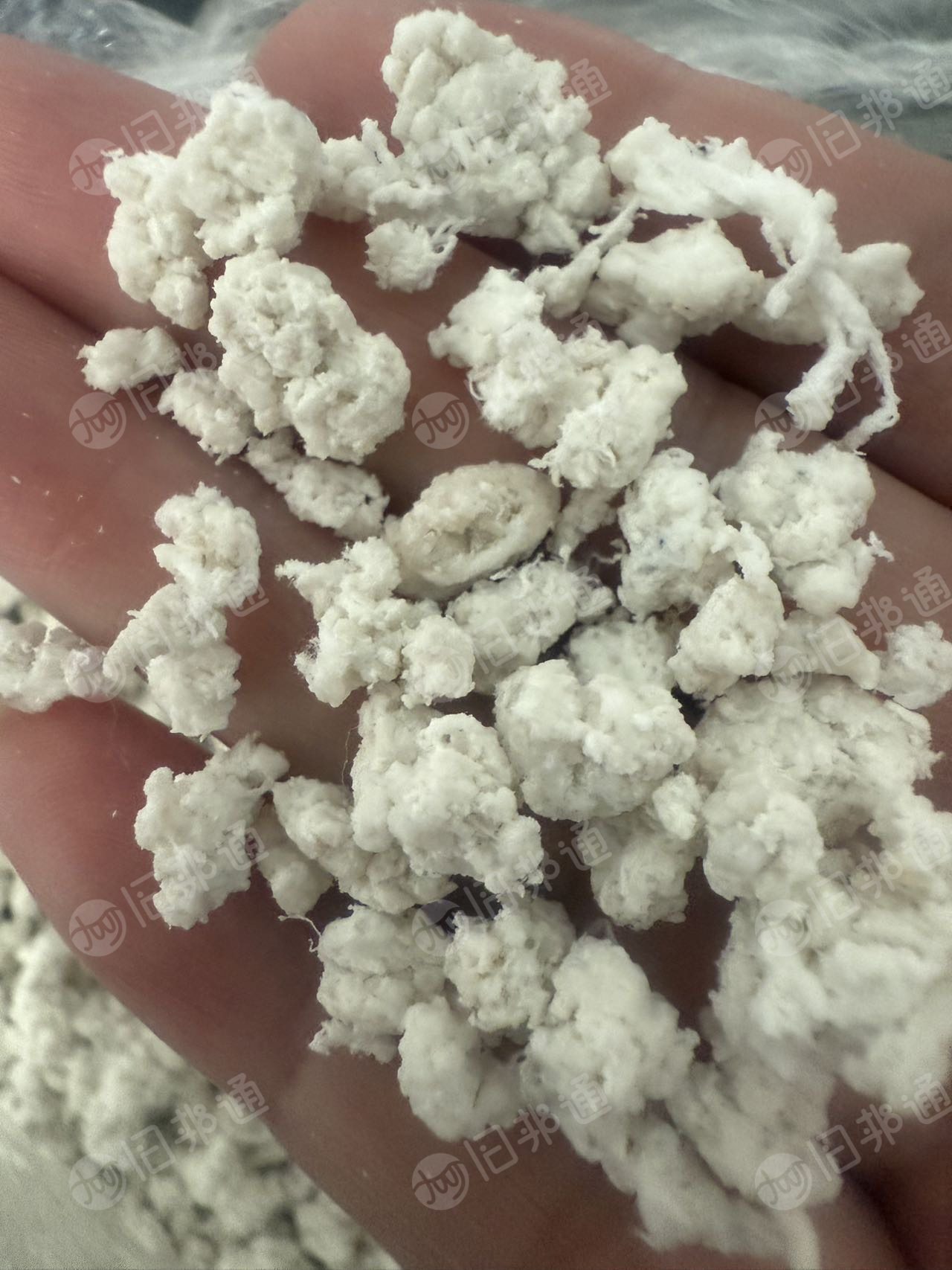 长期出售涤纶水丝泡料，PET泡料，每个月有50吨